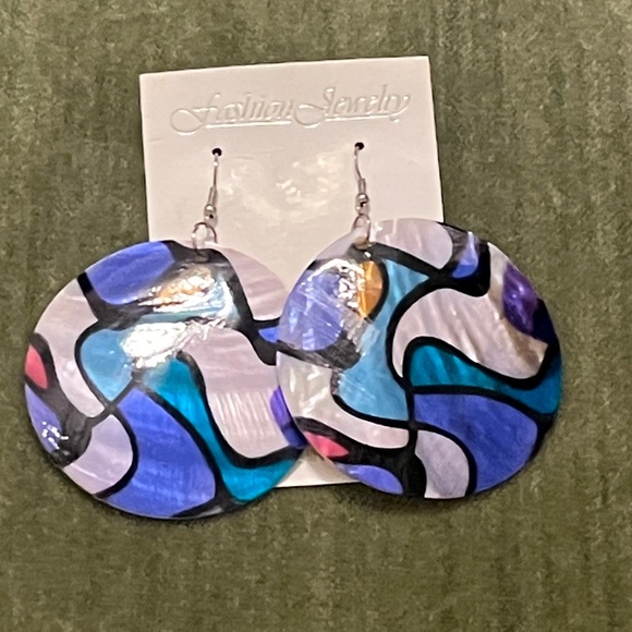 Vibrant Abstract Round Shell Earrings - Picture 1 of 11